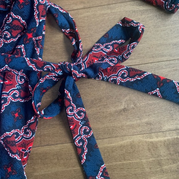Beautifully wrap dress with tie. - Picture 3 of 5